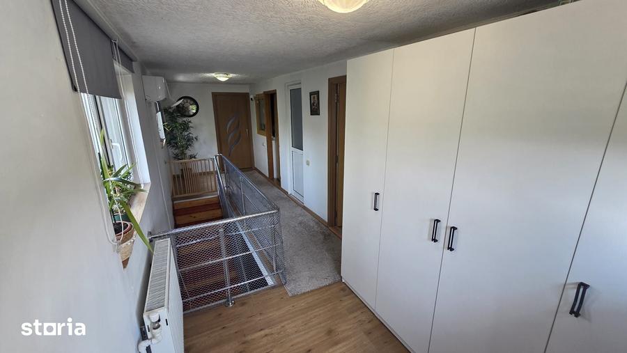 Casă cu 5 camere cu Teren 154 Mp în Central