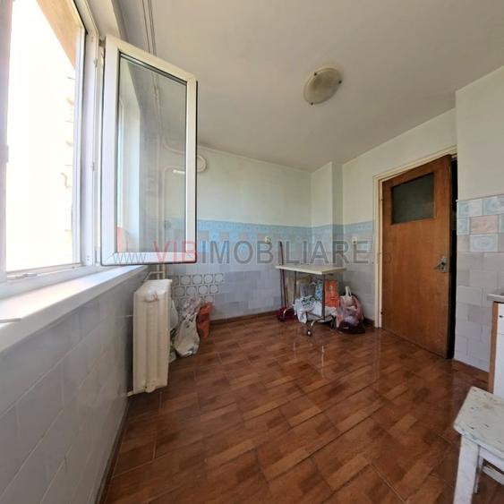 Apartament cu 3 camere semidecomandat în Drumul Taberei