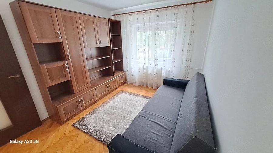 Apartament cu 3 camere decomandat în Iosia