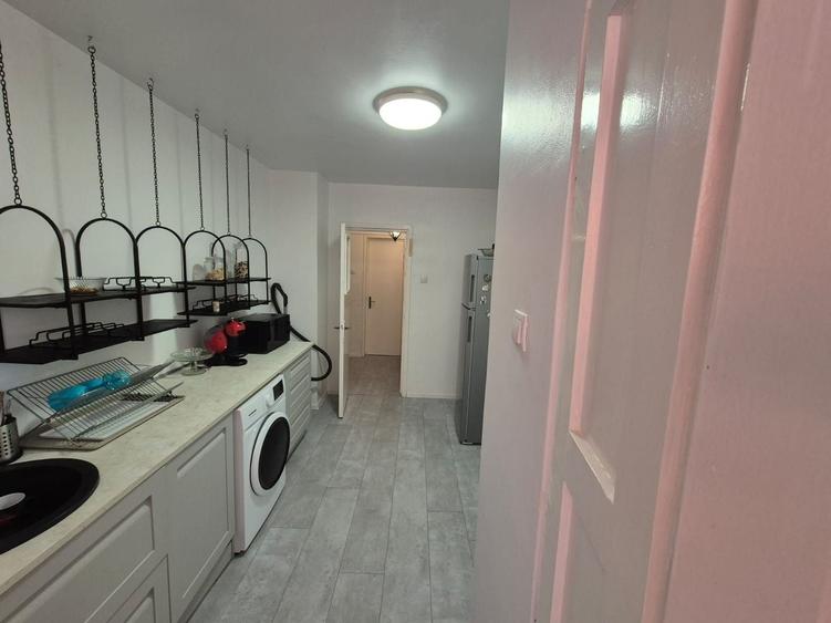 Apartament cu 3 camere circular, mobilat în Faleza Nord