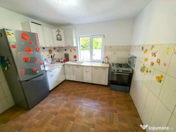 Casă cu 4 camere cu Teren 400 Mp în Păun