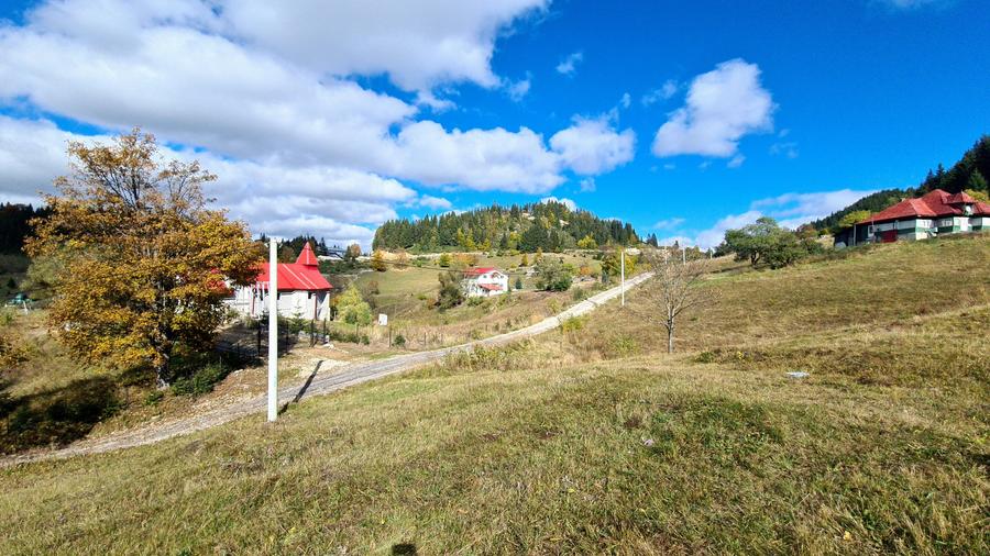 Teren intravilan de 15771 mp, în Fundata
