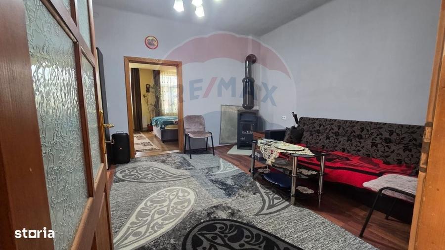 Casă cu 3 camere cu Teren 250 Mp în Central