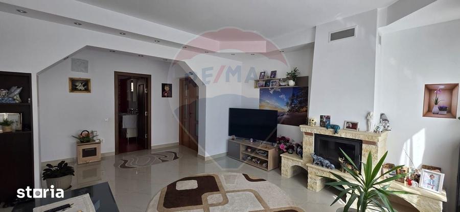 Casă cu 6 camere cu Teren 721 Mp în Crevedia