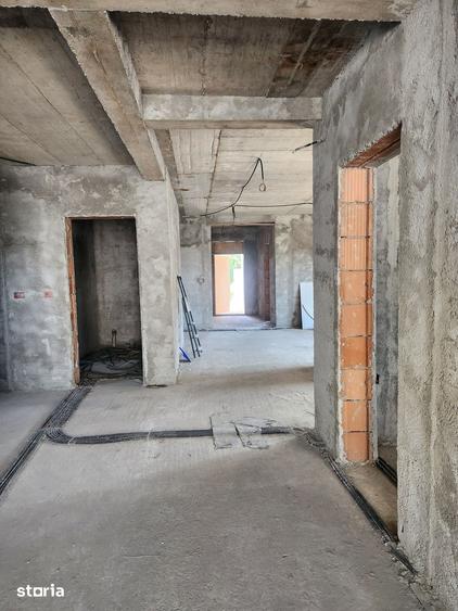 Casă cu 4 camere cu Teren 633 Mp în Vladimirescu