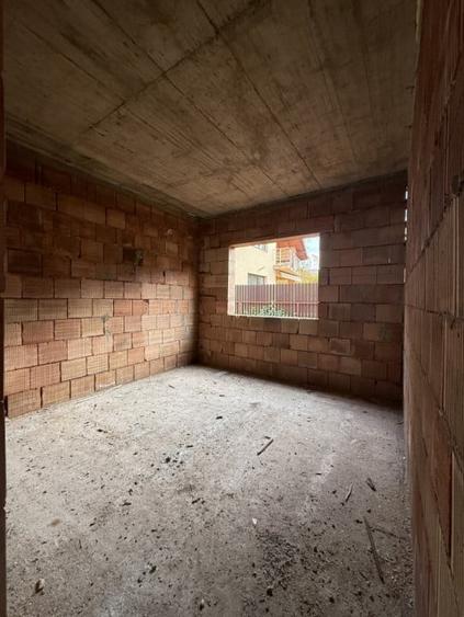 Duplex cu 5 camere cu Canalizare în Florești
