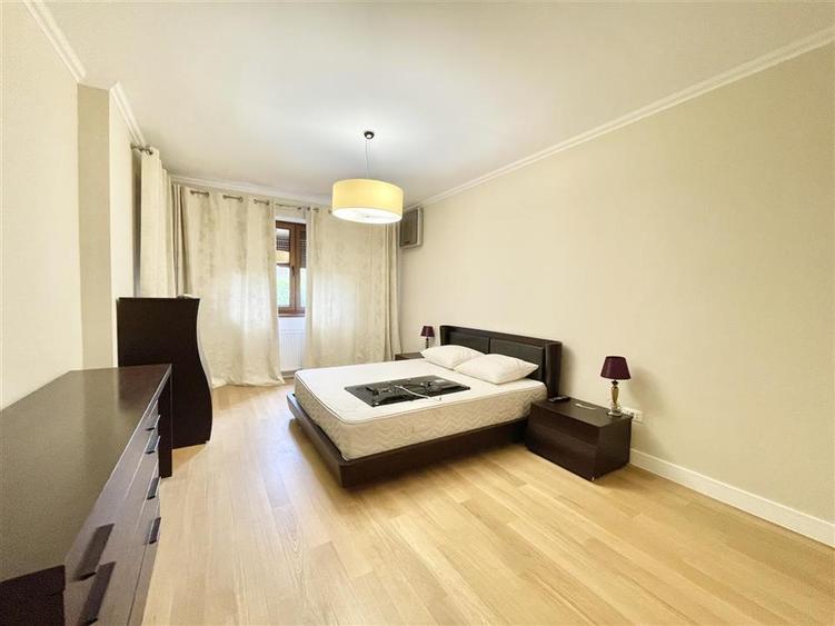 Apartament cu 4 camere decomandat, mobilat în Herăstrău