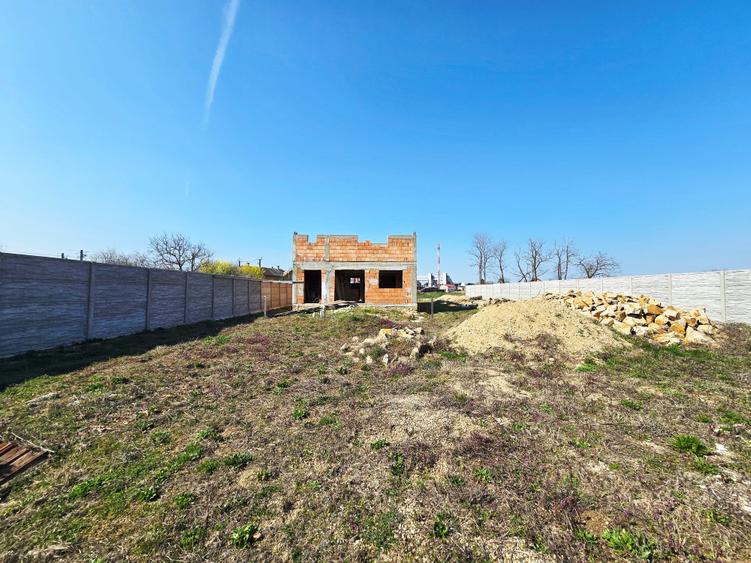 Casă individuală cu 5 camere cu Teren 1079 Mp în Ghioroc