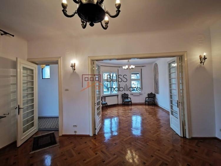 Apartament cu 6 camere semidecomandat în P-ța Dorobanți