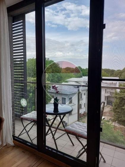 Apartament cu 3 camere decomandat în Kiseleff