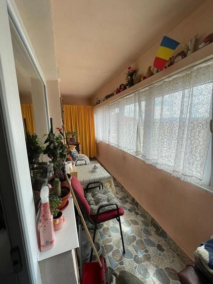 Apartament cu 4 camere decomandat, mobilat în Cetate