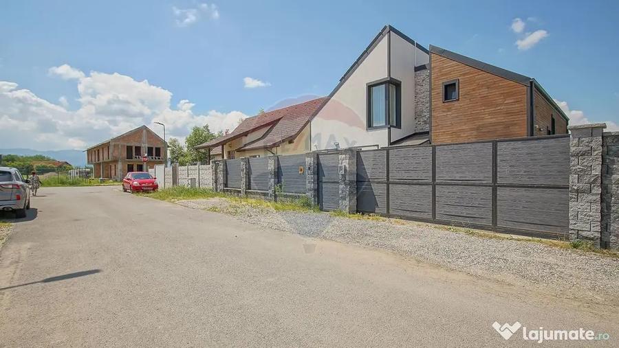 Casă cu 4 camere cu Teren 387 Mp în Stupini