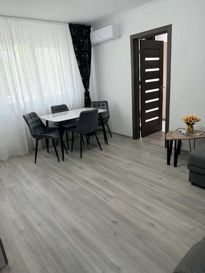 Apartament cu 2 camere semidecomandat în Craiovița Nouă