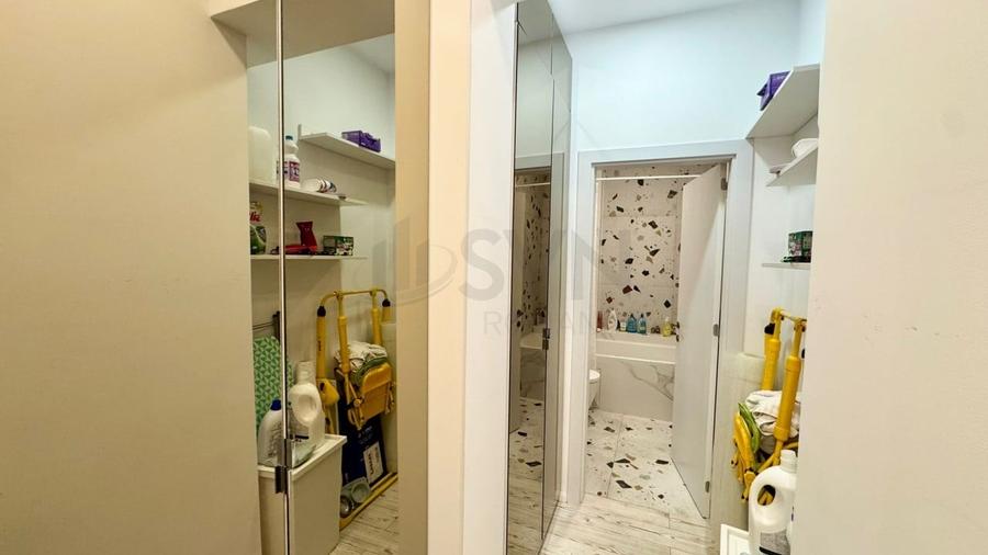 Apartament cu 2 camere semidecomandat, mobilat în Tei