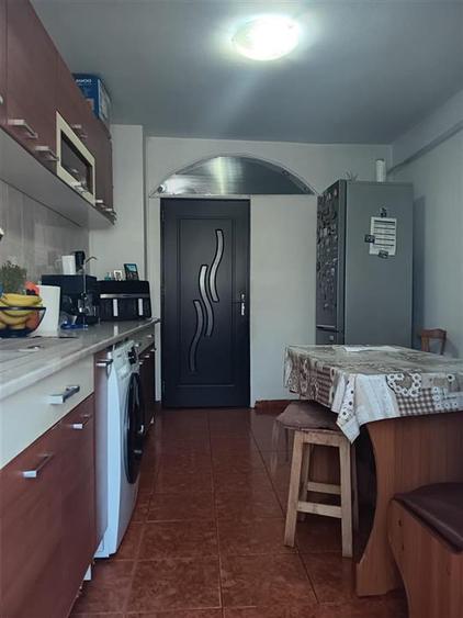 Apartament cu 3 camere decomandat în Păcurari