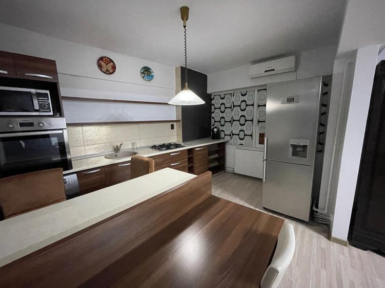 Apartament cu 3 camere decomandat în Ultracentral