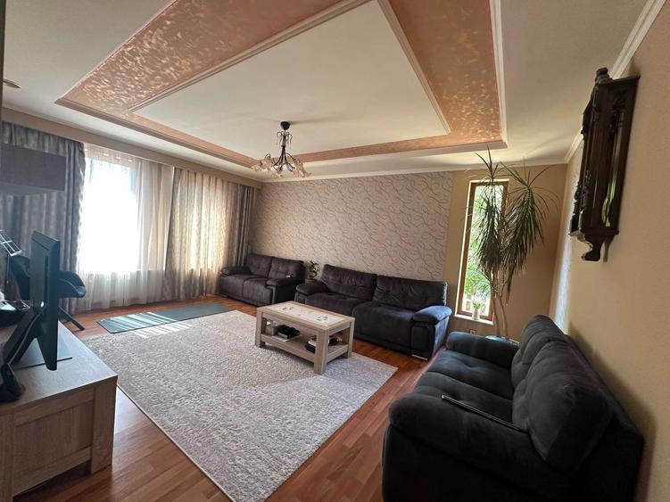 Casă cu 4 camere în Central
