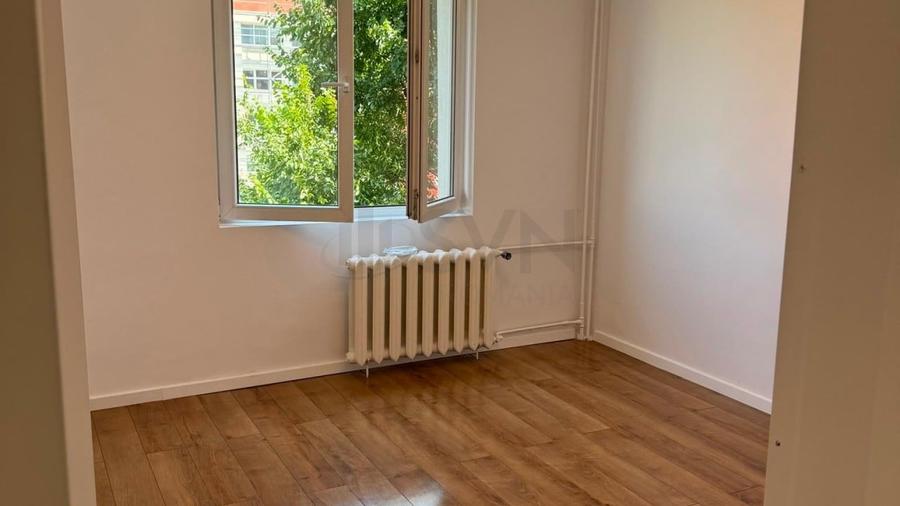 Apartament cu 3 camere decomandat în Ștefan cel Mare