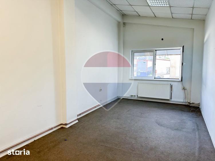 Spatiu comercial | doua cladiri, curte proprie | 300 mp | - 9