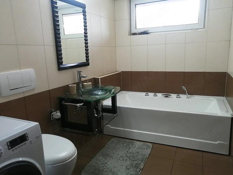 Apartament cu 4 camere decomandat în Plopilor