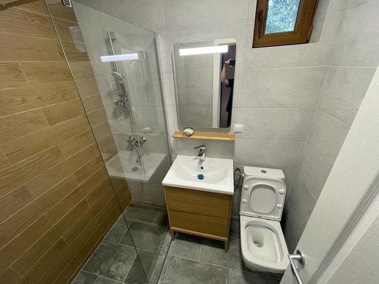 Casă cu 4 camere cu Teren 400 Mp în Central