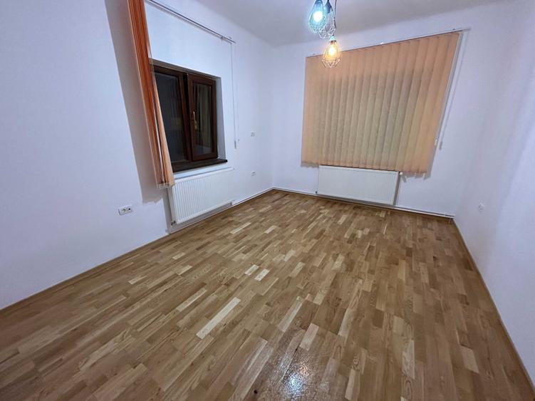 Casă cu 3 camere decomandat cu Teren 430 Mp în Griviței