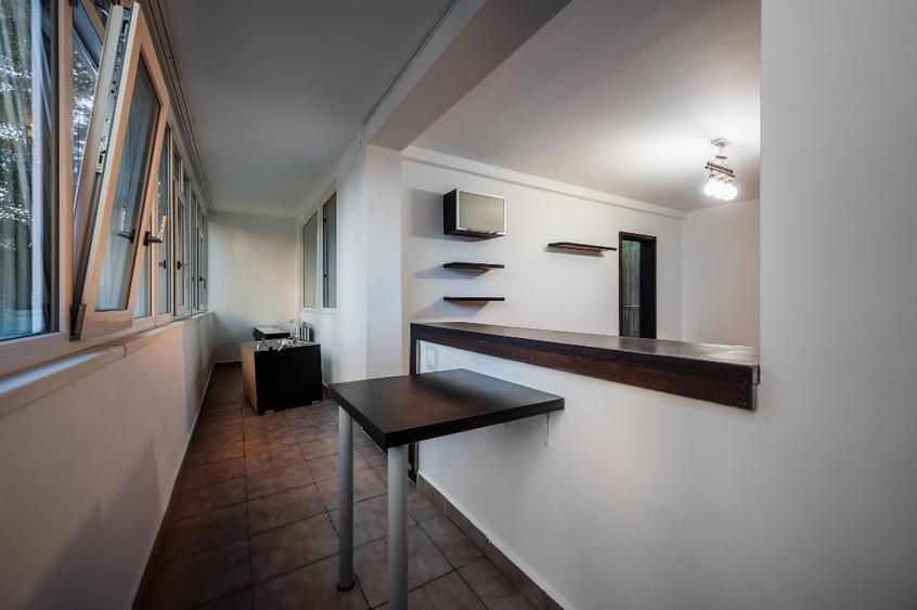 Apartament cu 3 camere semidecomandat în Central