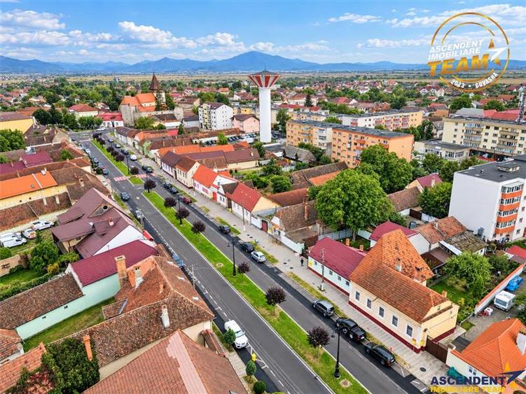 Casă individuală cu 6 camere cu Canalizare în Exterior Est