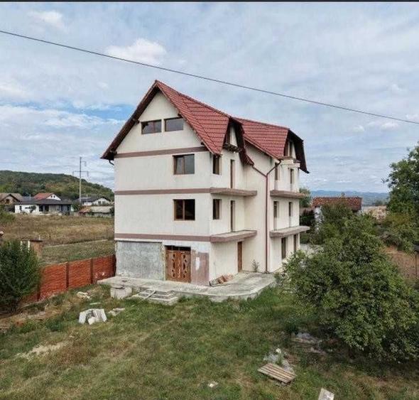 Casă cu 4 camere în Central