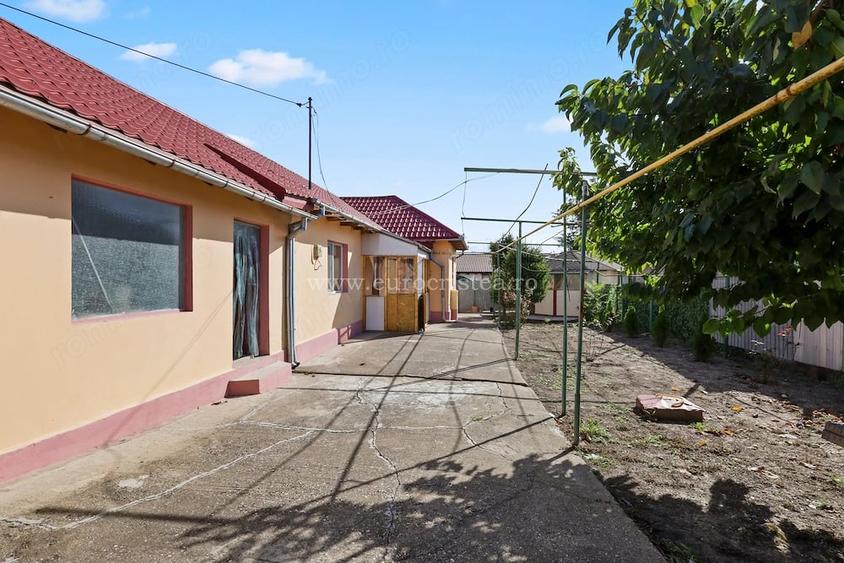 Casă cu 2 camere cu Teren 610 Mp în 23 August
