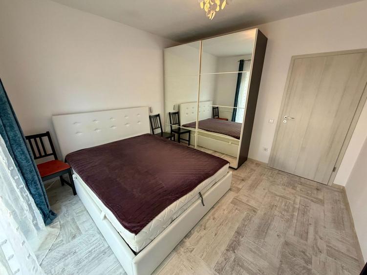 Apartament cu 3 camere semidecomandat, mobilat în Primăverii
