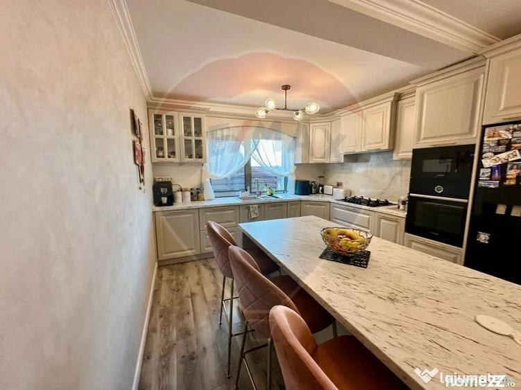 Casă cu 7 camere cu Teren 960 Mp în Vânători