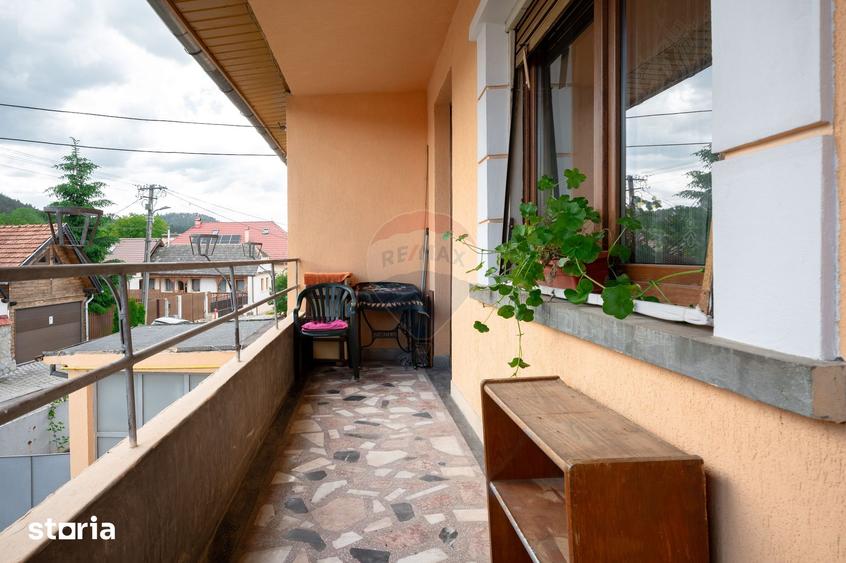 Apartament cu 4 camere, mobilat în Vest