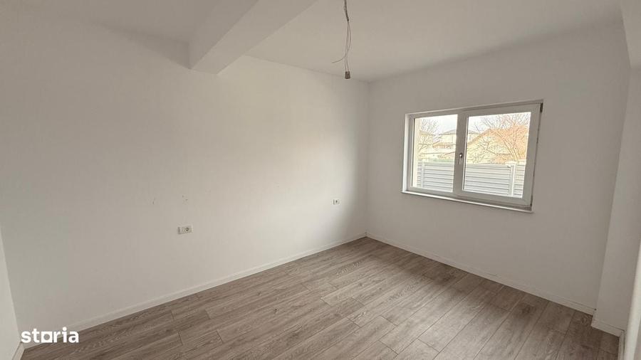 Casă cu 4 camere semidecomandat cu Teren 400 Mp în Miroslava