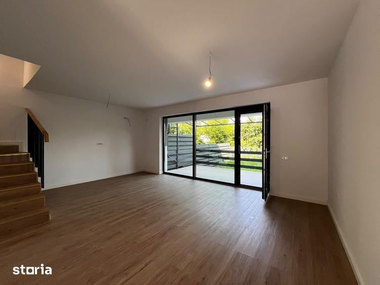 Casă cu 5 camere cu Teren 242 Mp în Mogoșoaia