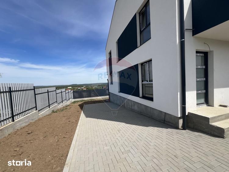 Casă cu 4 camere cu Teren 300 Mp în Central