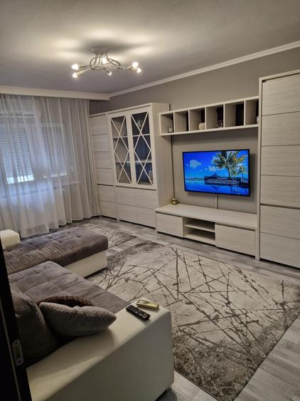 Apartament cu 2 camere decomandat în Lotus