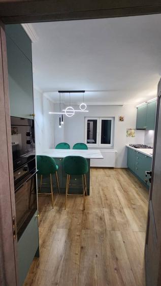 Inchiriez apartament 3 camere Otopeni Centru - 1