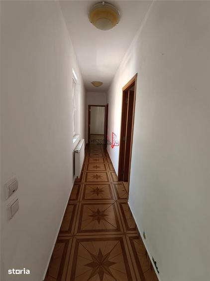 Casă cu 5 camere cu Teren 225 Mp în Moșilor