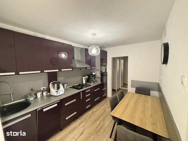 Apartament cu 5 camere decomandat în Central