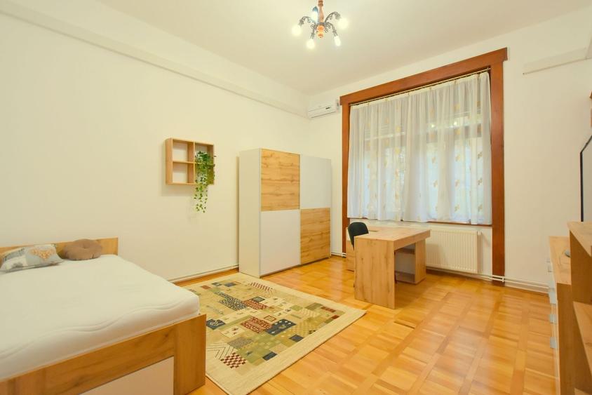Apartament cu 3 camere semidecomandat, mobilat în Ultracentral