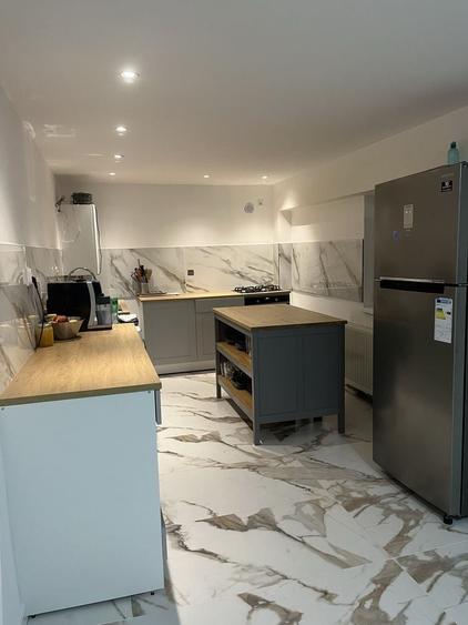 Casă cu 4 camere decomandat în Central