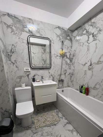 Apartament cu 3 camere decomandat în Jiului