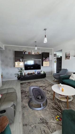Apartament cu 3 camere semidecomandat în Central