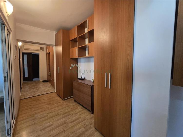 Apartament cu 3 camere decomandat, mobilat în Brâncoveanu