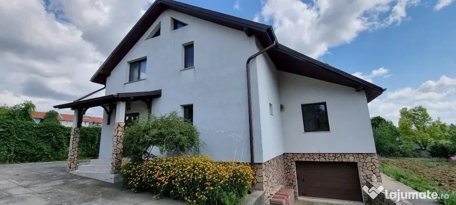 Casă cu 5 camere cu Teren 2040 Mp în Central