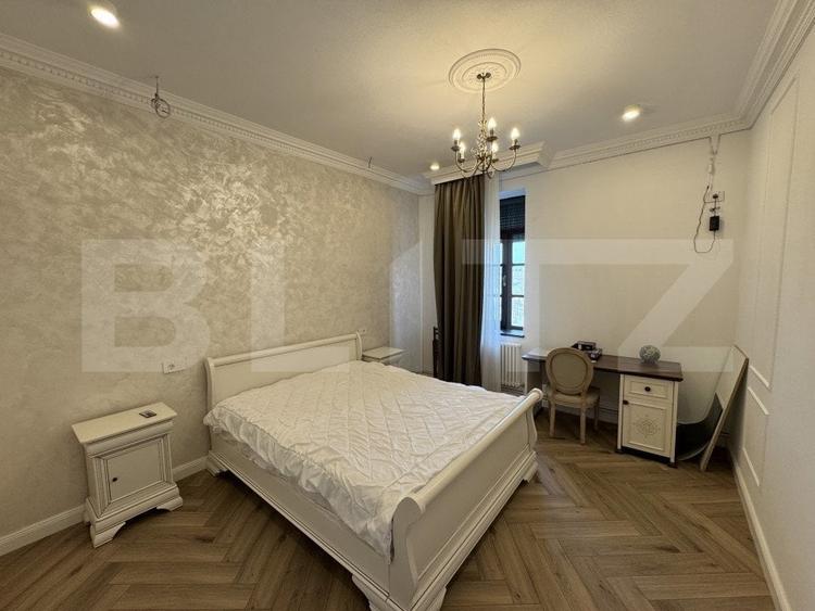 Casă cu 10 camere cu Teren 1143 Mp în Malu Mare