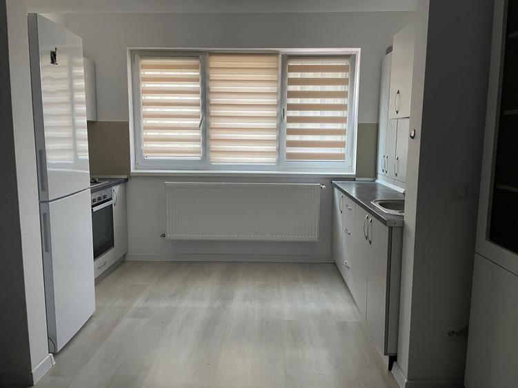 Apartament cu 3 camere decomandat, mobilat în Rediu