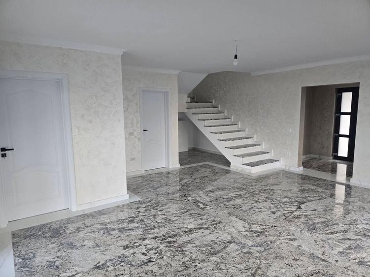 Casă cu 4 camere cu Teren 600 Mp în Central