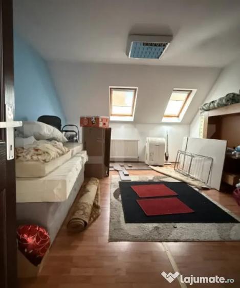 Apartament cu 7 camere decomandat în Central